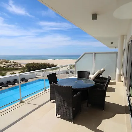 Ferrel Town House Sleeps 4 With Pool Сasa de vacaciones Ferrel (Leiria)