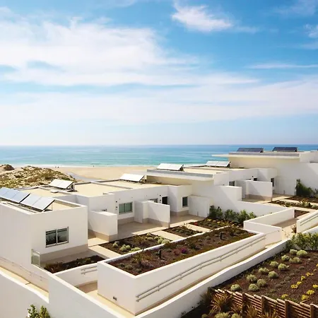 Ferrel Town House Sleeps 4 With Pool * Ferrel (Leiria)